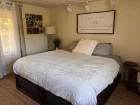 Benbow guesthouse with private bathroom and salt pool-pet friendly